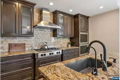 530 5th Avenue, Lyndhurst Township, NJ 07071 - Photo 17