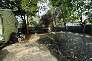 69 Lincoln Ave, Elmwood Park, NJ 07407 - Photo 11