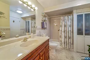 203 Lawrence Dr, Paramus, NJ 07652 - Photo 15