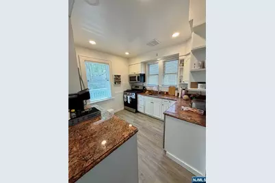27 Roosevelt Avenue, Dumont, NJ 07628 - Photo 5