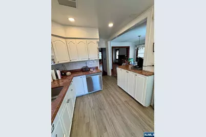27 Roosevelt Avenue, Dumont, NJ 07628 - Photo 3