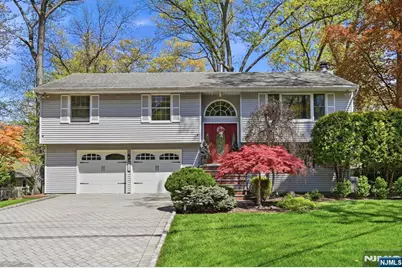 27 Pennsylvania Avenue, Montvale, NJ 07645 - Photo 1