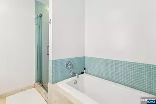 1215 Hudson Park 1215, Edgewater, NJ 07020 - Photo 17