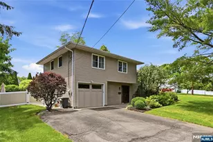 4 Ackerman St, Waldwick, NJ 07463 - Photo 3