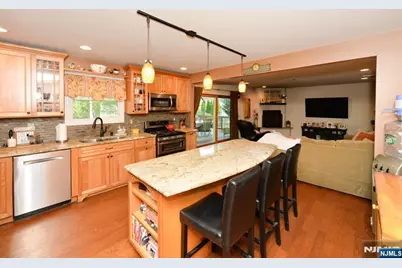 65 Clover Court, New Milford, NJ 07646 - Photo 5