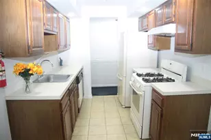 3801 Mark Twain Way, Mahwah, NJ 07430 - Photo 3