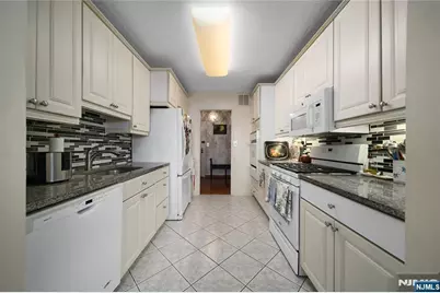 2200 N Central Road 6H #6H, Fort Lee, NJ 07024 - Photo 9
