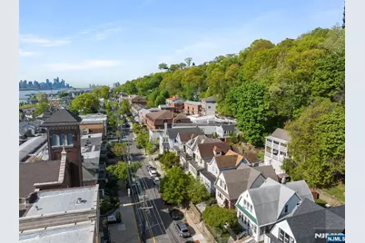 370 Undercliff Avenue, Edgewater, NJ 07020 - Photo 7