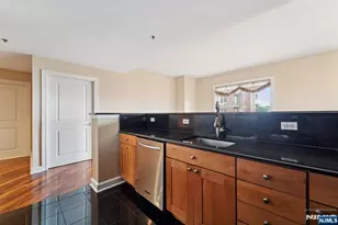 6210 City Pl, Edgewater, NJ 07020 - Photo 9