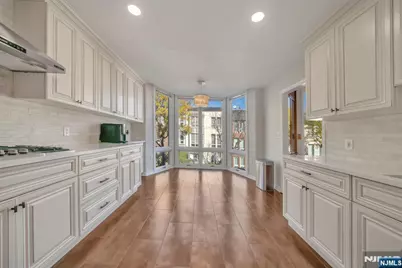 55 Victoria Place, Fort Lee, NJ 07024 - Photo 13