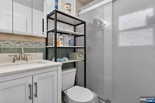 176 Boyd Ave, Jersey City, NJ 07304 - Photo 29