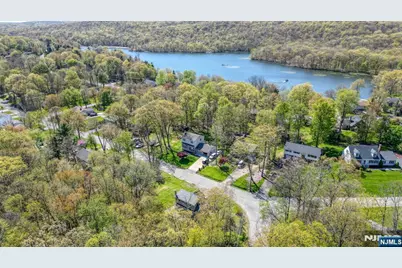 70 Cedar Tree Drive, Vernon, NJ 07422 - Photo 3