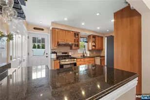36 Burlington Rd, Clifton, NJ 07012 - Photo 9