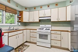 170 Marion Ct, Pompton Lakes, NJ 07442 - Photo 13
