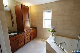 10 Queens Ln, Wayne, NJ 07470 - Photo 15