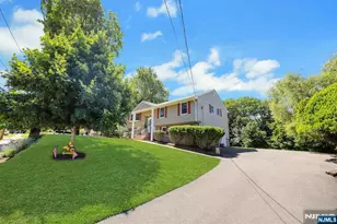32 Tuscarora Dr, Oakland, NJ 07436 - Photo 3