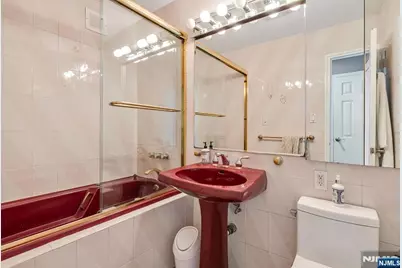 2352 Linwood Avenue 6C #6C, Fort Lee, NJ 07024 - Photo 23