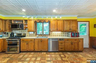115 Hampshire Hill Rd, Upper Saddle River, NJ 07458 - Photo 11