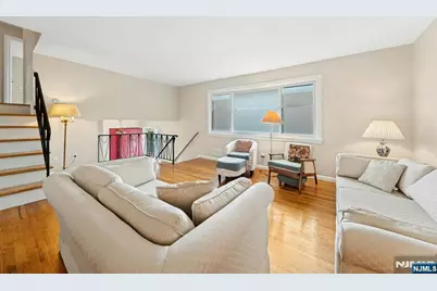320 W Clinton Avenue, Bergenfield, NJ 07621 - Photo 7