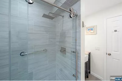 320 W Clinton Avenue, Bergenfield, NJ 07621 - Photo 23