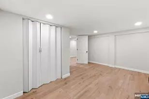 325 Schley St, Newark, NJ 07112 - Photo 31