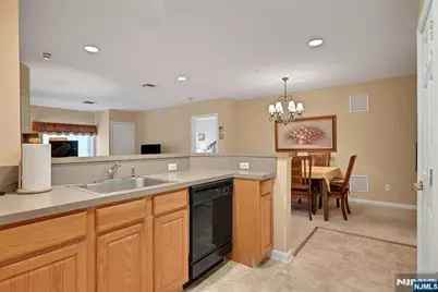 189 Forest 112 #112, Paramus, NJ 07652 - Photo 7