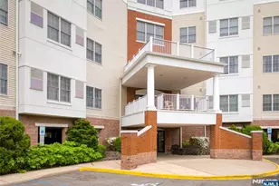 189 Forest 112, Paramus, NJ 07652 - Photo 3