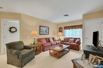 189 Forest 112 #112, Paramus, NJ 07652 - Photo 5