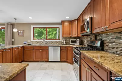 60 Edgemere Road, Livingston, NJ 07039 - Photo 11