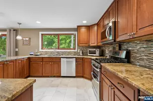 60 Edgemere Rd, Livingston, NJ 07039 - Photo 11