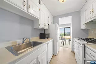 150 Overlook Ave 8D, Hackensack, NJ 07601 - Photo 9