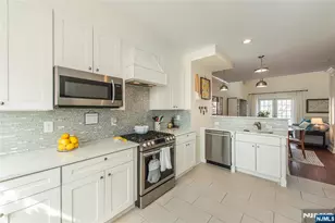 21 Riverbend Ct, New Providence, NJ 07974 - Photo 7
