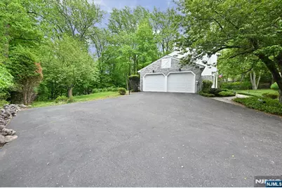 16 Knollwood Road, Upper Saddle River, NJ 07458 - Photo 3