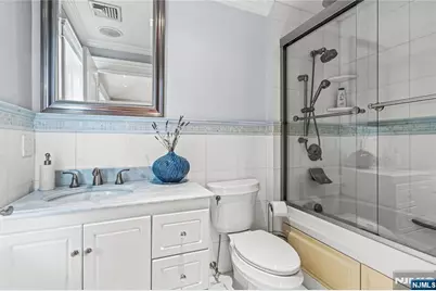 512 Winterburn Grove, Cliffside Park, NJ 07010 - Photo 21