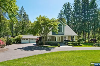 42 Hillside Avenue, Upper Saddle River, NJ 07458 - Photo 3