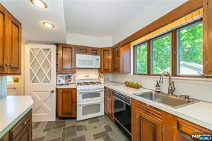 61 Prospect St, Verona, NJ 07044 - Photo 11