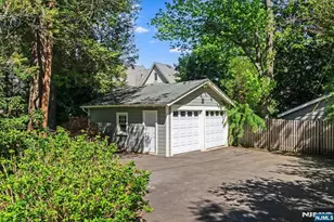 221 Christopher St, Montclair, NJ 07042 - Photo 41
