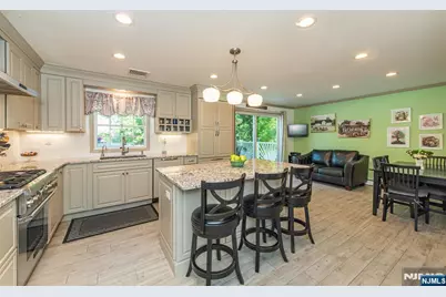 25 Meadow Drive, Little Falls Township, NJ 07424 - Photo 9