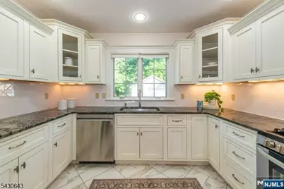 39 Essex Avenue, Montclair, NJ 07042 - Photo 13