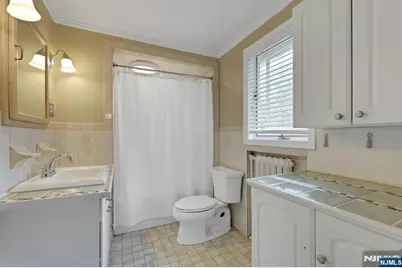 160 Clinton Avenue, Hillsdale, NJ 07642 - Photo 33