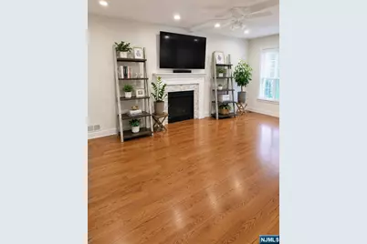 13 Canterbury Lane, New Milford, NJ 07646 - Photo 5