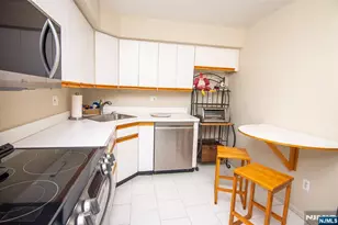 507 Windsor Dr 107, Palisades Park, NJ 07650 - Photo 9