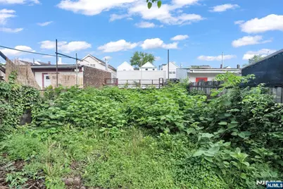 88 Komorn, Newark, NJ 07105 - Photo 13