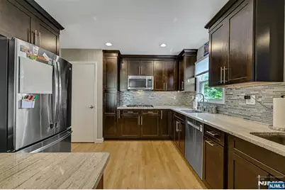 917 E Lawn Drive, Teaneck Township, NJ 07666 - Photo 7