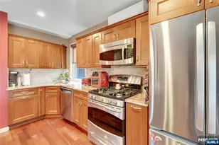 1130 Edgewood Ln, Fort Lee, NJ 07024 - Photo 13