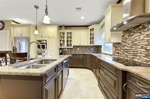 12-65 Burbank St, Fair Lawn, NJ 07410 - Photo 13