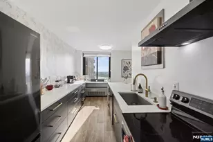 200 Winston 2811, Cliffside Park, NJ 07010 - Photo 5