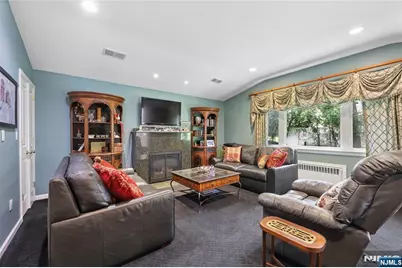 604 Rutland Avenue, Teaneck Township, NJ 07666 - Photo 7