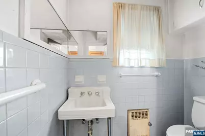 819 Roanoke Avenue, Elizabeth, NJ 07208 - Photo 37