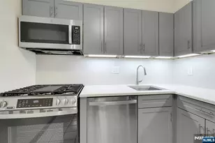 2000 Linwood 14 0, Fort Lee, NJ 07024 - Photo 19